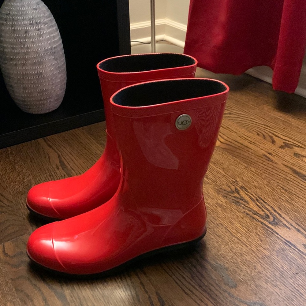 Ugg rain boots